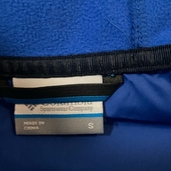 Women’s small Columbia rain wind coat - Picture 3 of 4